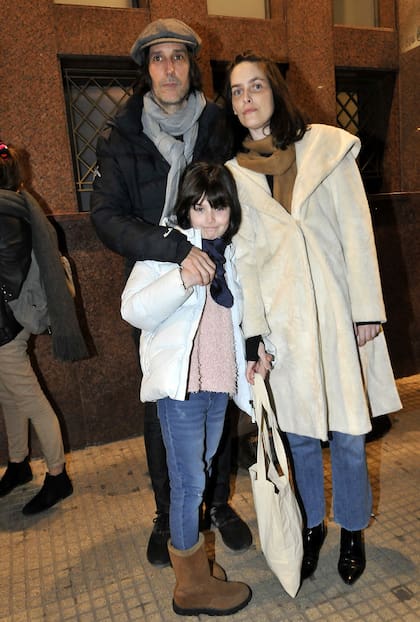 La pequeña María Jesús Bordeau, nieta de Graciela Borges, junto a su papá Juan Cruz Bordeau y su mamá Ileana Gonzáles