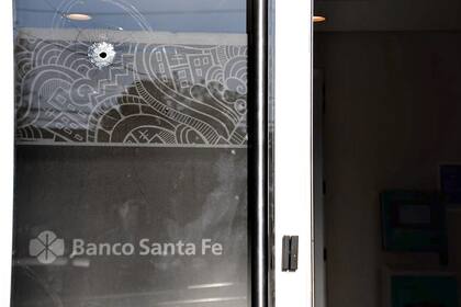 Dispararon contra el frente de una sucursal del banco de Santa Fe en la zona sur de Rosario