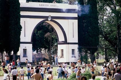 Disparos a manifestantes desde el cuartel de Villa Martelli, en diciembre de 1988