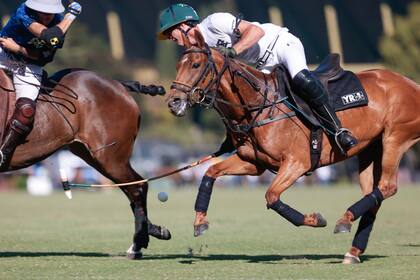Disputa entre backs, Juan Martín Nero e Ignatius Du Plessis; "los papeles dicen que somos el equipo de 40 goles y que deberíamos ganar, pero la temporada que estamos viviendo no asegura nada”, advirtió Juanma.