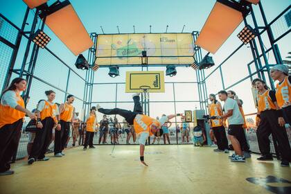 Distintas crew de breaking se enfrentaron en el stand de Dr. Lemon los tres días del festival.