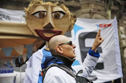 Distintas organizaciones sociales marchan por el centro porteño