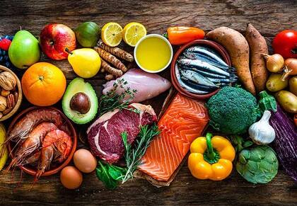 Distintos alimentos como el pescado, la fruta y las verduras ayudan a prevenir la inflamación