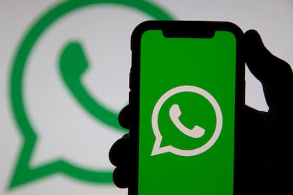 Distintos aspectos de la pantalla de inicio del celular, incluido el logo de WhatsApp, se pueden cambiar con un tipo de programa llamado launcher
