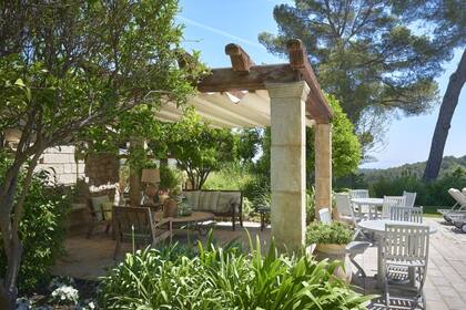 Distintos espacios permitían a la familia organizar reuniones de negocios e invitar amigos