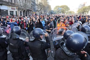 Disturbios en las afueras del Congreso de la Nación por la manifestación contra el veto
