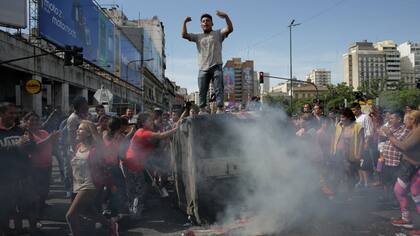 Los manteros se enfrentaron contra la policía