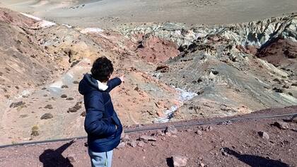 Diversas formaciones geológicas camino a laguna Brava