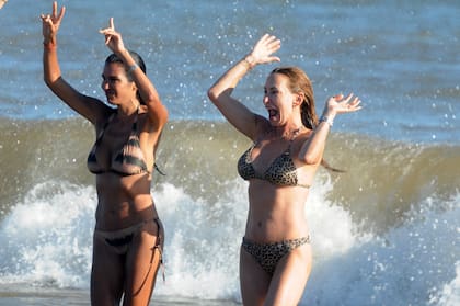 Diversión en el agua con Analía Franchín.