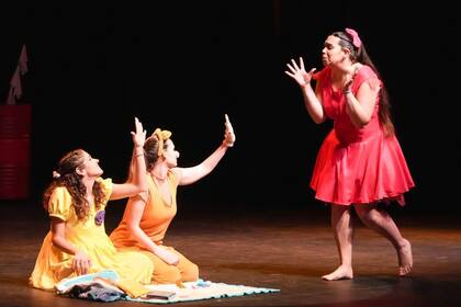 Divertida y enternecedora, Las farolas, tanto para purretes implica un viaje hacia la identidad cultural y el patrimonio urbano de la ciudad