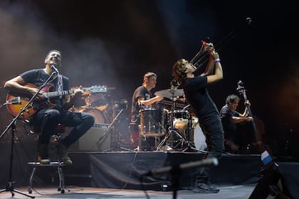 Divididos en el set acústico que ofreció en el Movistar Arena