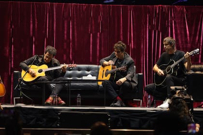 Divididos y su guitarreada de cierre, en el Movistar Arena
