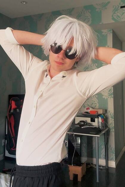 “Divirtiéndome como Satoru”, escribió en su cuenta de Instagram
Valentino, quien, al igual que su mellizo, es fanático de la cultura animé.
Según contó Ricky Martin en una entrevista, sus hijos le insistieron tanto
que lo convencieron para hacer un viaje Japón. “Están obsesionados con
Japón y quieren volver”, aseguró.