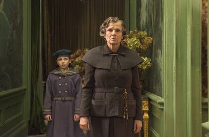 Dixie Egerickx y Julie Walters en El jardín secreto.