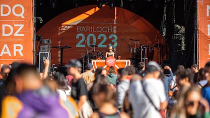 DJ Virginia Da Cuhna en el escenario.