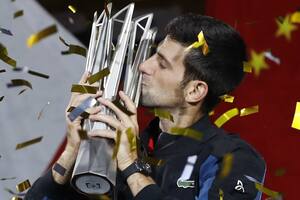 Djokovic, imparable: campeón en Shanghai y muy cerca del número 1 del mundo
