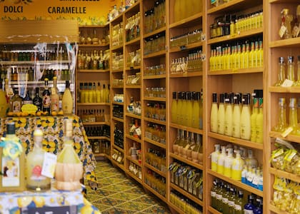 Local de venta de lemoncello en Roma, Italia