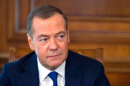 Dmitry Medvedev, expresidente ruso y actual vicepresidente del Consejo de Seguridad de Rusia, habla con la prensa en la residencia oficial en Gorki, a las afueras de Moscú, Rusia, el jueves 23 de marzo de 2023. 
