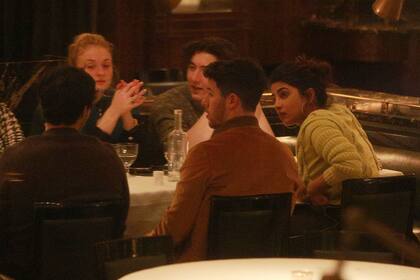 Doble cita para Joe Jonas, Sophie Turner y los recién casados, Nick Jonas y Priyanka Chopra