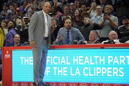 Doc Rivers, en pleno discurso durante el partido