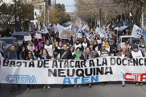 Conflicto entre docentes y gremios en Neuquén por una ley que busca disuadir los paros