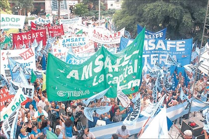 Docentes de Santa Fe durante una protesta