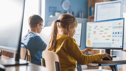 Docentes y directivos coinciden en que la ausencia de teléfonos reduce distracciones y conflictos