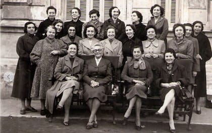 Docentes y directoras de la Escuela Normal 10 en 1960.