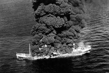 La llamada Batalla del Río de la Plata fue uno de los primeros enfrentamientos navales de la guerra en 1939, y culminó con el hundimiento del acorazado alemán Graf Spee