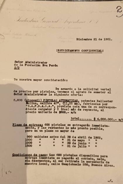 Documento donde IGA detalla los plazos de entrega de las pistolas Ballester Molina a la Fundación Eva Perón