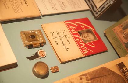 Documentos antiguos en el museo de la familia Perón en la localidad de Camarones, Chubut.