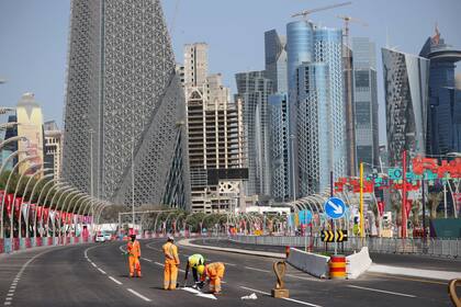 Doha, la capital de Qatar, es una ciudad en obra: casi el 85 por ciento de la población del emirato son trabajadores extranjeros, muchos de ellos empleados en la construcción
