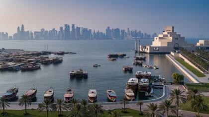 Doha tiene un bulevar costero, que serpentea el golfo
