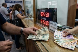 A cuánto cotiza el dólar oficial y blue este martes 7 de abril