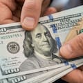 El dólar acelera la baja mientras el Banco Central extiende su racha de compra de reservas