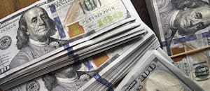 ¿A cuánto cotizan el dólar oficial y el blue este sábado 28 de marzo?