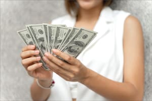 ¿A cuánto cotiza el dólar oficial y el blue este sábado 23 de mayo?