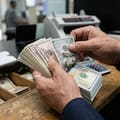 ¿A cuánto cotiza el dólar oficial y el blue este sábado 18 de abril?