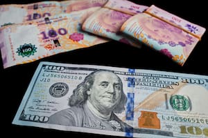 ¿A cuánto cotizan el dólar oficial y el blue?