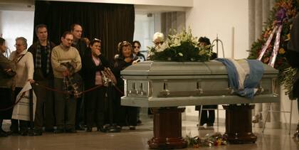 Dolor y tristeza en el último adiós a Cabral