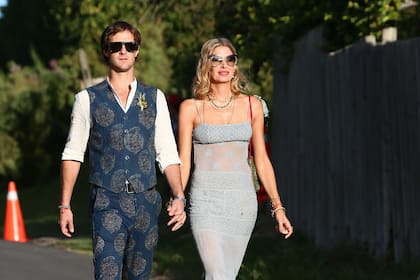 Dolores Barreiro llegando a la ceremonia acompañada