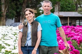 Sufrió tres fuertes accidentes, dio un giro en su vida y ahora produce una flor sensación en el mundo