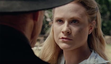 Dolores (Evan Rachel Wood) y el Hombre de Negro (Ed Harris)