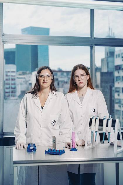Dolores González Morón y Agustina Dronseck, de Limay Biosciences, en Maipú al 900