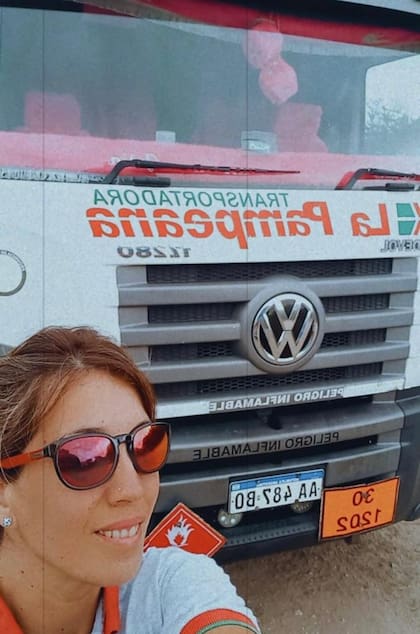 Dolores Guldris, camionera apasionada de su trabajo y de su camión