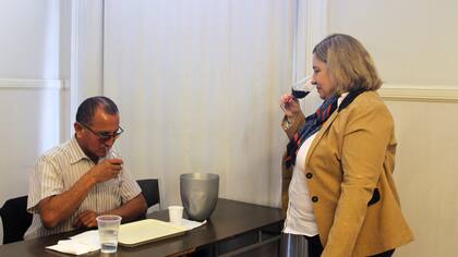 Dolores Lavaque lleva al frente este proyecto desde que descibrió que las personas con disminución visual tenían una mayor aptitud para el análisis sensorial.