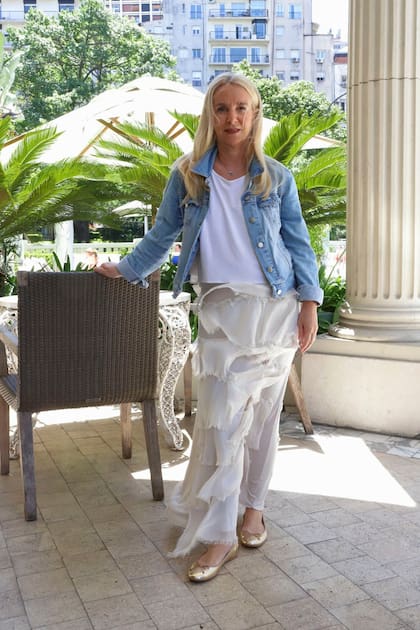 Dolores Mitre (la Nación) eligió un look descontracturado