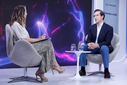 Dolores Pasman (editora de Bienestar en LA NACION) y Mario Alonso Puig, durante el capítulo 4 del summit de Bienestar & Salud organizado por LA NACION