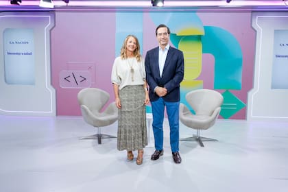 Dolores Pasman (editora de Bienestar en LA NACION) y Mario Alonso Puig, durante el capítulo 4 del summit de Bienestar & Salud organizado por LA NACION
