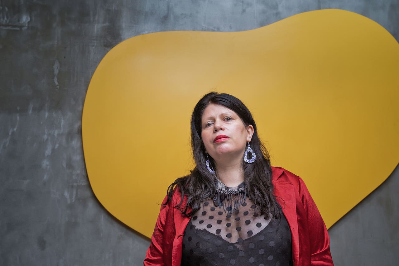 La escritora que narra y vive en el Conurbano y es traducida ...